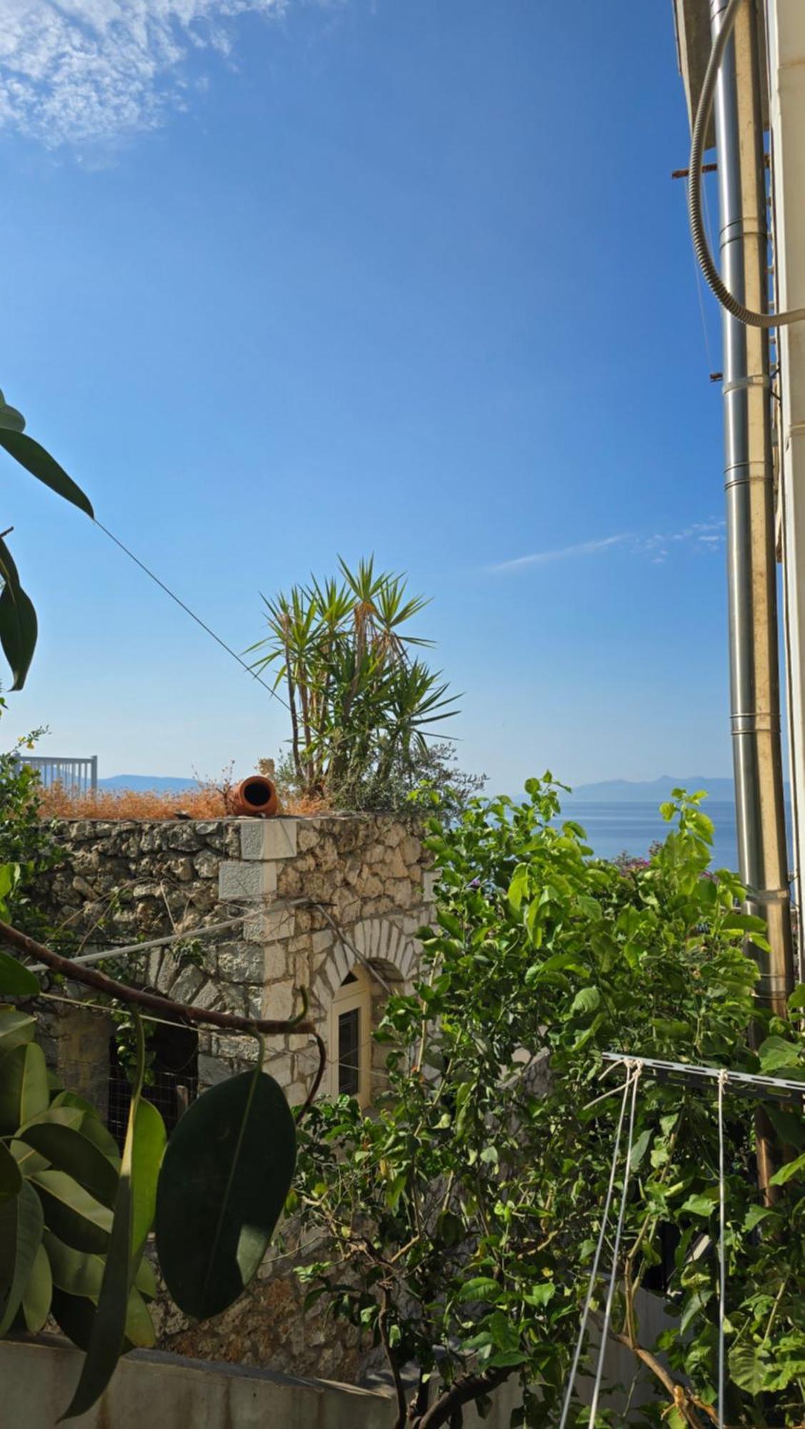 Sunset Apartment Qeparo